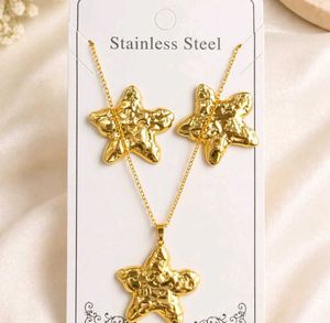 Gold Star Necklace & Earring Set