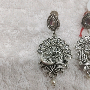 Silver lookalike peacock earing