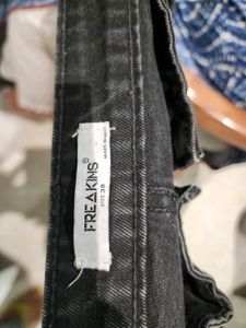 Stylish Black Cargo Jeans