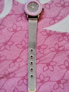120.Elegant Silver &amp; Pink Mesh Band Watch