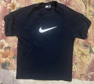Nike Black T-Shirt (cropped)
