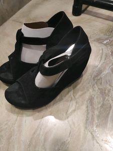 Girls Heels Wedges 7 Number Written On Back Of It