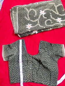 Elegant animal print Embroiderd Saree ✨