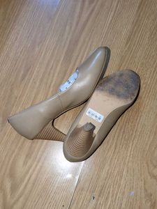 Women's Kitten Heel Pump