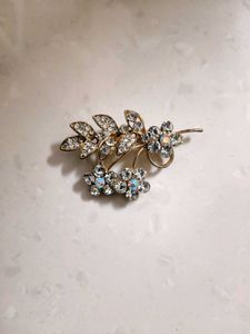 Elegant Rhinestone Flower Brooch Pin