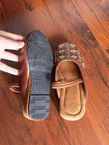 Embroidered Brown Jutti (2-4yrs)