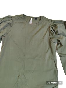 Veromoda Olive Green Top With Button Closure Of The Backside