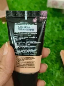 Faces Canada strobecream, foundation, lipstick