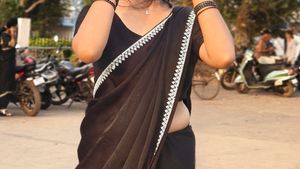 black saree 💥🥵