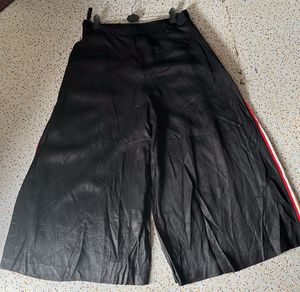 Black Wide-Leg Pants with Stripe Detail(3piece)