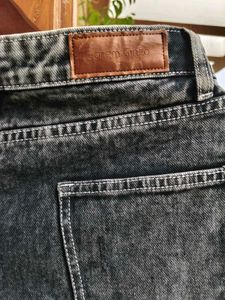 Distressed Wash Women's High rise Jeans