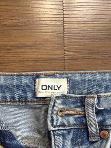 Light Wash Distressed Jeans