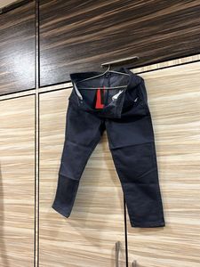 Stylish Women's Navy Blue 3/4 pants