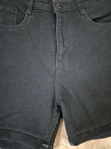 black denim shorts ♡‧₊˚*