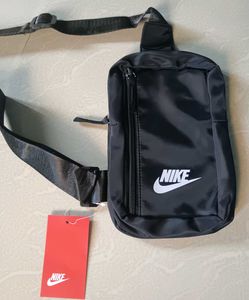 🇺🇸 Nike Crossbody Bag