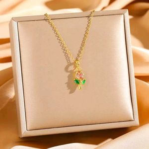 Anti-Tarnish tulip pendant necklace
