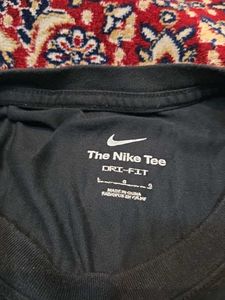 Nike "Heavy Weights Light Hearts" T-Shirt