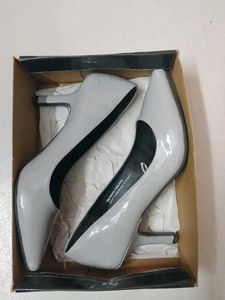 Stylish Pointed Toe Heels