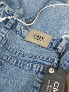Light Wash Denim Jeans with Bow Embroidery