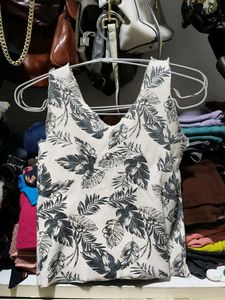 Sleeveless Casual top