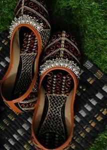 Embroidered Ethnic Juttis