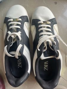 Zara Sneakers - Black & White