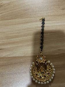 Exquisite Maangtika with Pearls &amp; Crystals