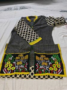 Black &amp; White Printed Kurta with Yellow Collar