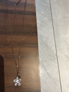 Sparkling Flower Pendant Necklace