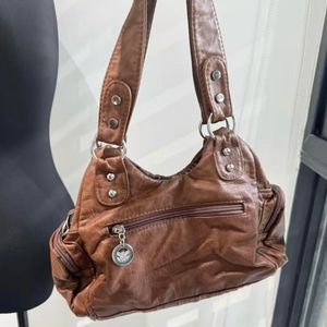 chic brown city shoulder bag