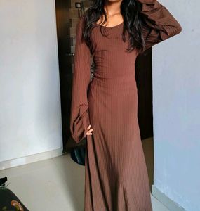 Elegant Ribbed Maxi Dress with Lace-Up Back