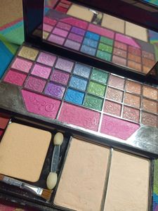 Eyeshadow palette