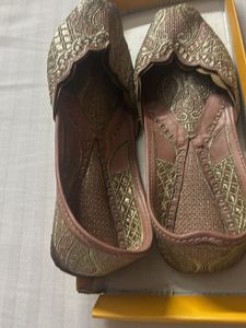 Embroidered Jutti Flats