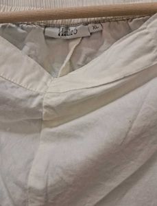 offwhite capris with Lace Trim