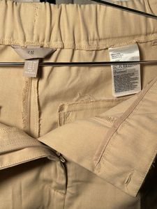 🆕H&amp;M Light Beige Pleated Trousers
