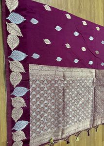 Elegant Purple Saree with Leaf Motifs