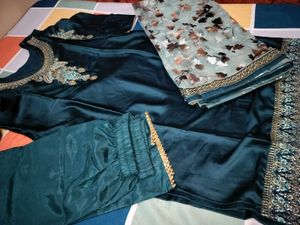 Gorgeous pary dress with beautiful foil paint dupa