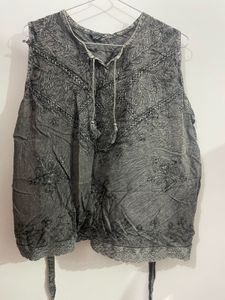 Embroidered Sleeveless Kurta