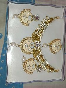 Elegant White, cream & Golden Jewellery Set