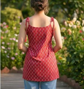 Trendy Red Printed Spaghetti Strap Short kurti❤️