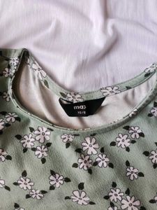 cute floral green top 🍄