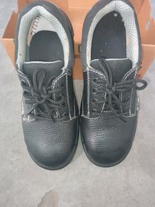 Go Work Heavy Duty  Safety Footwear Size-8