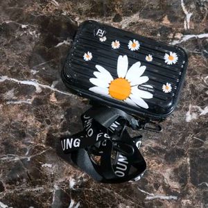 Daisy Print Pouch