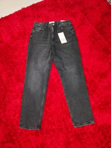 Zara High-Waisted Jeans