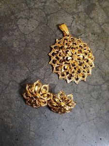 Gold Floral Jewelry Set: Earrings &amp; Pendant&amp;Ring