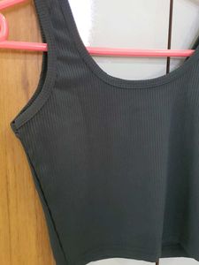 SALE🚨Black Ribbed Crop Tank Top