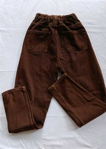Brown High-Waisted Jeans 🤎