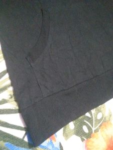 Black Hoodie Top - Casual Comfort