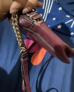 Stylish Guess Crossbody Bag (BUY in coins)
