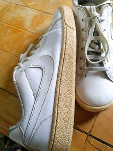 SALE hurry 🎊White Nike shoes 👟
